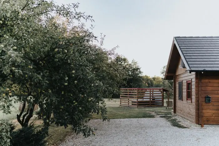 Az 1750 m²-es kert a ház körül