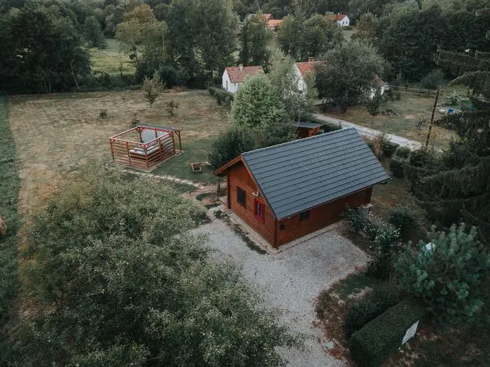 A Kiskunyhó portája madártávlatból